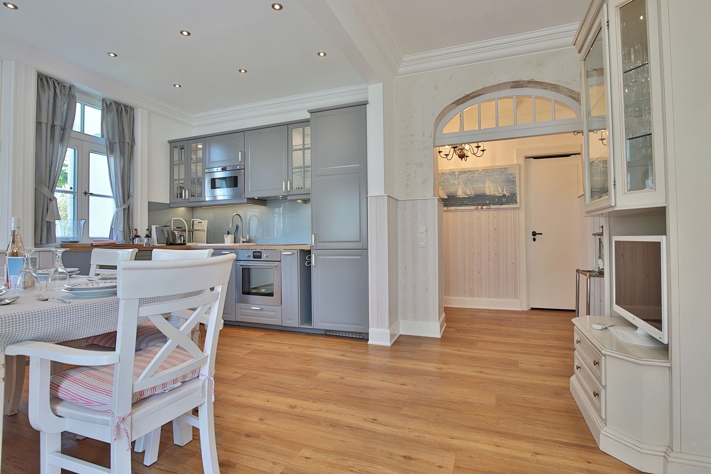 Kylskåp, mikrovågsugn, ugn och spishäll