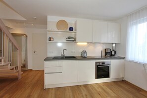 Fridge, oven, stovetop, dishwasher