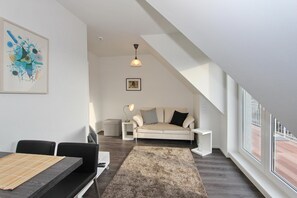 Fernseher, DVD-Player, Stereoanlage