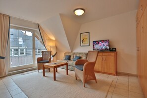 Fernseher, DVD-Player, Stereoanlage