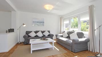 Fernseher, DVD-Player, Stereoanlage