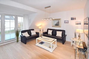 Fernseher, DVD-Player, Stereoanlage