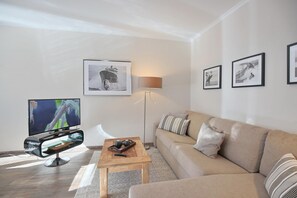 Fernseher, DVD-Player, Stereoanlage
