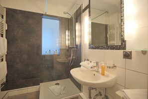 Shower, hair dryer - Haus Sonnenschein Appartement 7 Strandnest (Scharbeutz)