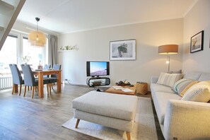 Fernseher, DVD-Player, Stereoanlage