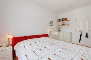 1 bedroom, iron/ironing board, free WiFi