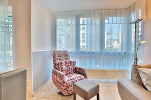 Fernseher, DVD-Player, Stereoanlage