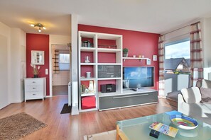 Fernseher, DVD-Player, Stereoanlage