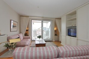 Fernseher, DVD-Player, Stereoanlage