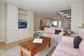 Fernseher, DVD-Player, Stereoanlage