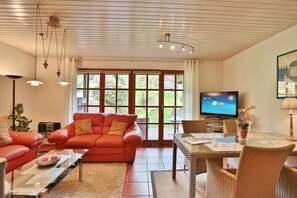 Fernseher, Kamin, DVD-Player, Stereoanlage