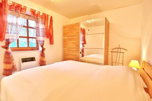 2 Schlafzimmer, Bügeleisen/Bügelbrett