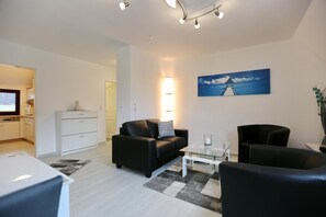 Fernseher, DVD-Player, Stereoanlage