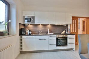 Fridge, microwave, oven, stovetop - Residenz Strandnah Appartement 3 (Haffkrug)