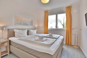 2 bedrooms, iron/ironing board, free WiFi