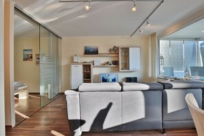 Fernseher, Stereoanlage