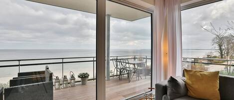 Fernseher, DVD-Player, Stereoanlage