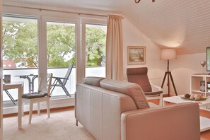 Fernseher, DVD-Player, Stereoanlage