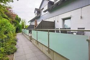 المنطقة المحيطة بالمنشأة