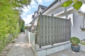 المنطقة المحيطة بالمنشأة