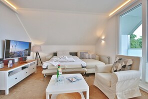 Fernseher, DVD-Player, Stereoanlage