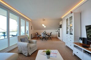 Télévision, lecteur de DVD, chaîne hi-fi