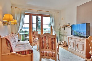 Fernseher, DVD-Player, Stereoanlage