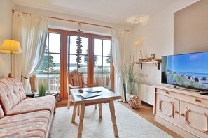 Fernseher, DVD-Player, Stereoanlage