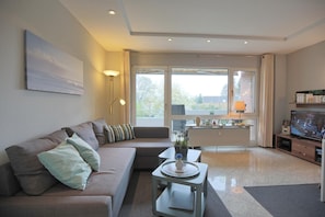 Fernseher, DVD-Player, Stereoanlage