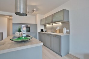 Kühlschrank, Ofen, Herdplatte, Geschirrspüler