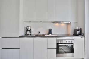 Refrigerador, horno, placa de cocina, lavavajillas