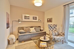 Fernseher, DVD-Player, Stereoanlage