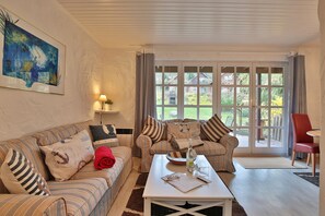 تلفزيون، مدفأة، مشغل دي في دي، س تيريو