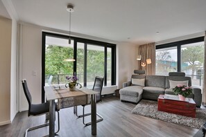 TV, DVD-spiller og stereoanlegg