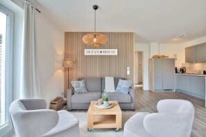 Fernseher, DVD-Player, Stereoanlage