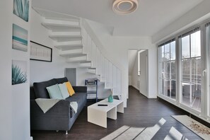 Fernseher, DVD-Player, Stereoanlage