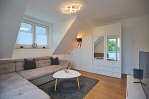 Fernseher, DVD-Player, Stereoanlage