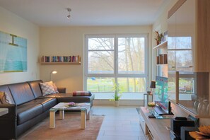 Fernseher, DVD-Player, Stereoanlage