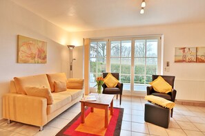 Fernseher, Tischtennisplatte