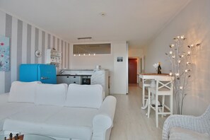 Fernseher, DVD-Player, Stereoanlage