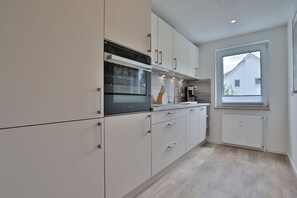 Kühlschrank, Ofen, Herdplatte, Geschirrspüler