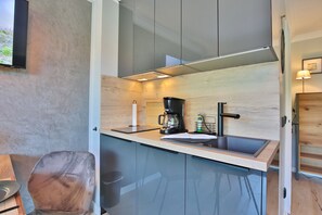 Kühlschrank, Herdplatte, Geschirrspüler