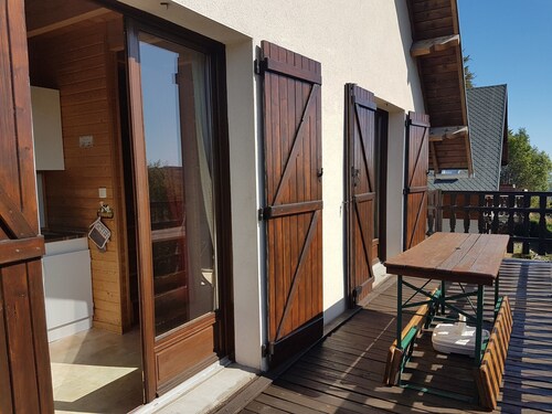 AGREABLE CHALET à BESSE au coeur de la nature Berthelage