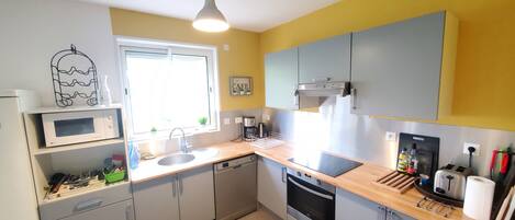 冷蔵庫、電子レンジ、オーブン、食器洗い機