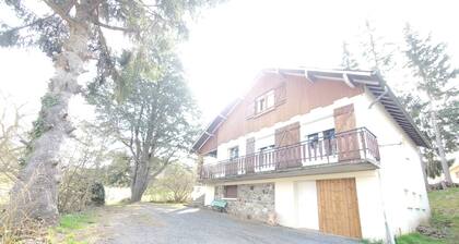 AGREABLE CHALET *** proche du Lac Chambon