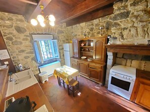 Fridge, microwave, oven, coffee/tea maker