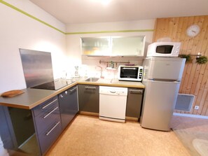 ثلاجة، ميكروويف، فرن، غسالة أطباق