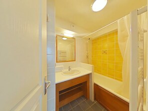Bathtub