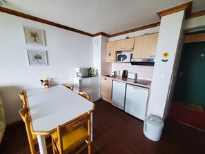 Kühlschrank, Mikrowelle, Geschirrspüler