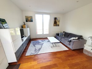 TV, DVD player - DOLMEN (Saint-Nectaire)